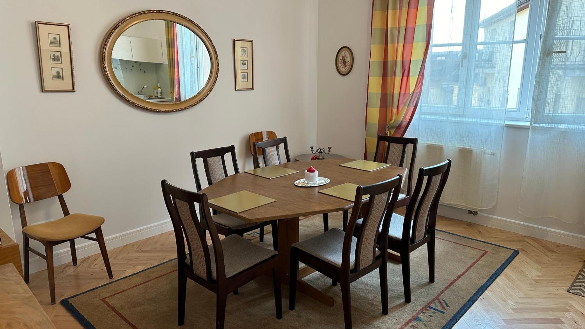 Two Bedrooms Center Apartment *