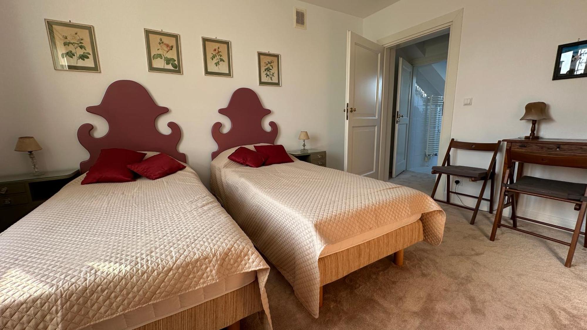 Two Bedrooms Center Apartment *