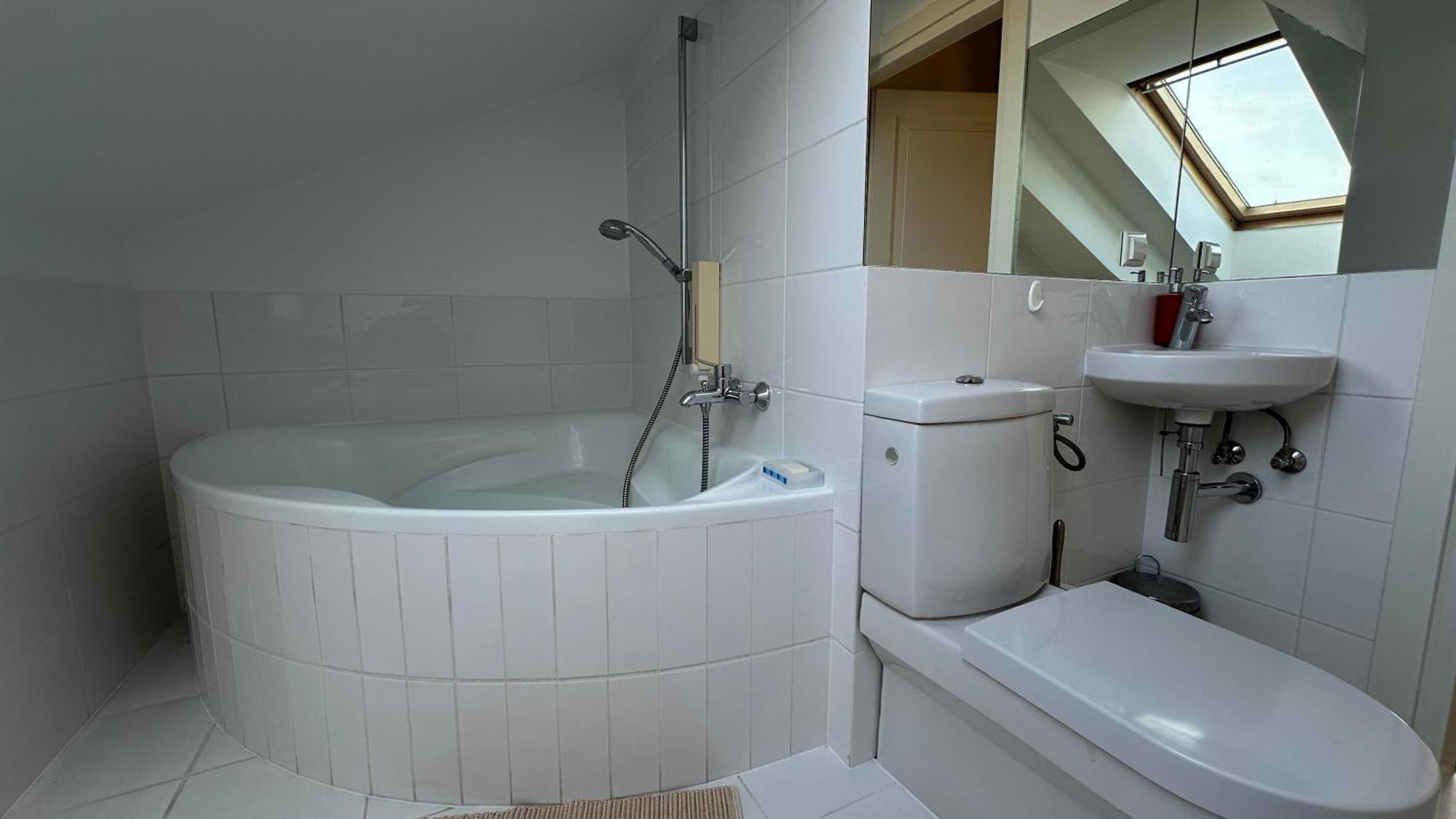 Two Bedrooms Center Apartment
